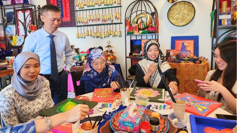 Quảng bá văn hóa truyền thống Việt Nam tại Brunei Darussalam - Ảnh 1.