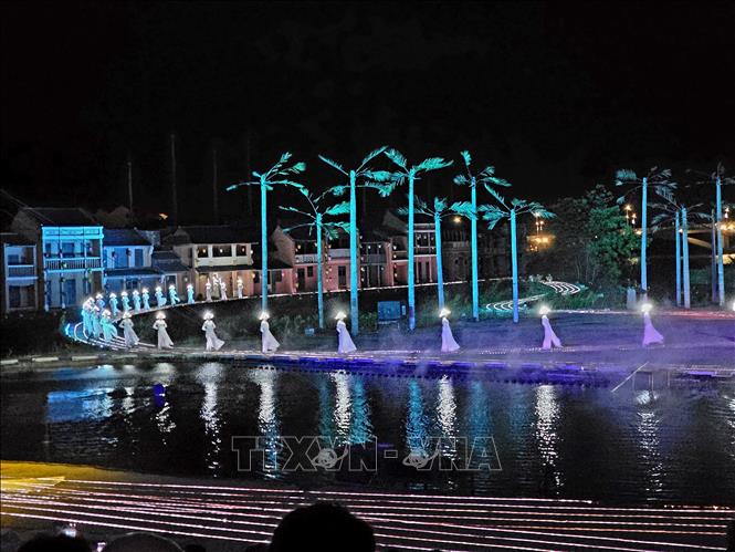 Hội An rực rỡ trong đêm khai mạc Lễ hội Ánh sáng và Di sản - Ảnh 1.