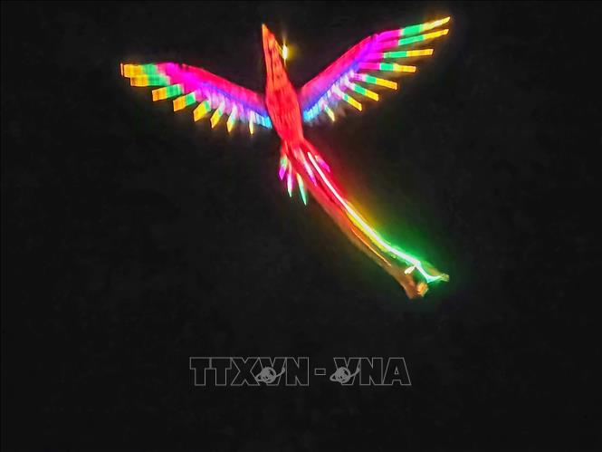 Hội An rực rỡ trong đêm khai mạc Lễ hội Ánh sáng và Di sản - Ảnh 3.