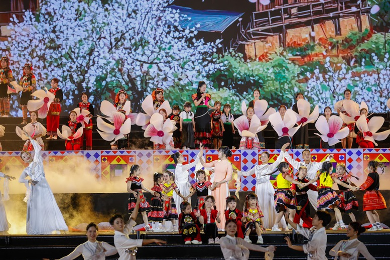 Thủ tướng Phạm Minh Chính dự lễ khai mạc Lễ hội Hoa Ban tỉnh Điện Biên năm 2026 - Ảnh 9.