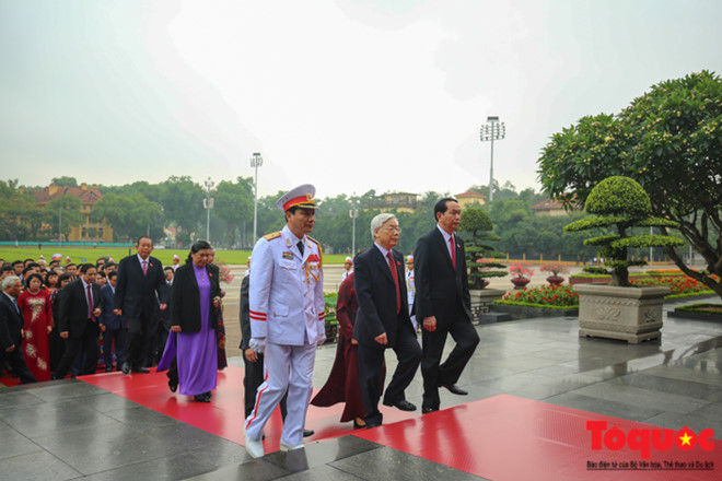 Hình ảnh trang nghiêm các đại biểu Quốc hội vào Lăng viếng Chủ tịch Hồ Chí Minh
