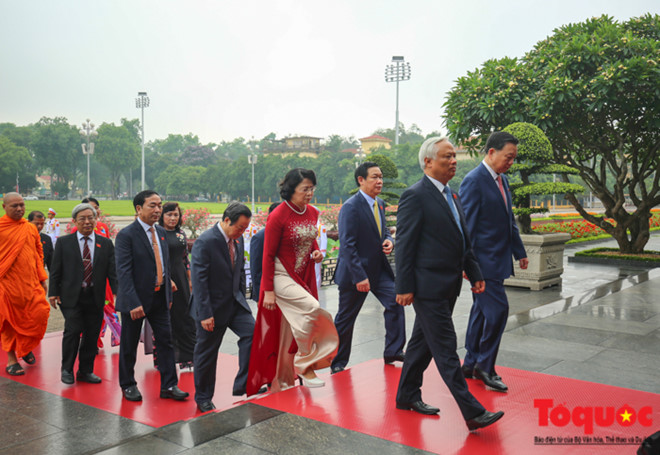 Hình ảnh trang nghiêm các đại biểu Quốc hội vào Lăng viếng Chủ tịch Hồ Chí Minh