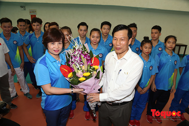 Bộ trưởng Bộ VHTTDL Nguyễn Ngọc Thiện động viên, cổ vũ tinh thần cho HLV, VĐV dự SEAGames 29