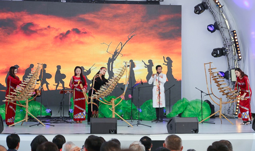 Hàng nghìn du khách tham gia lễ khai mạc Ngày Quốc gia Việt Nam tại EXPO 2017