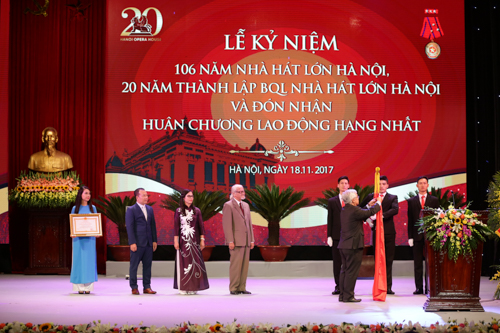 Nhà Hát Lớn Hà Nội đón nhận Huân chương lao động hạng Nhất