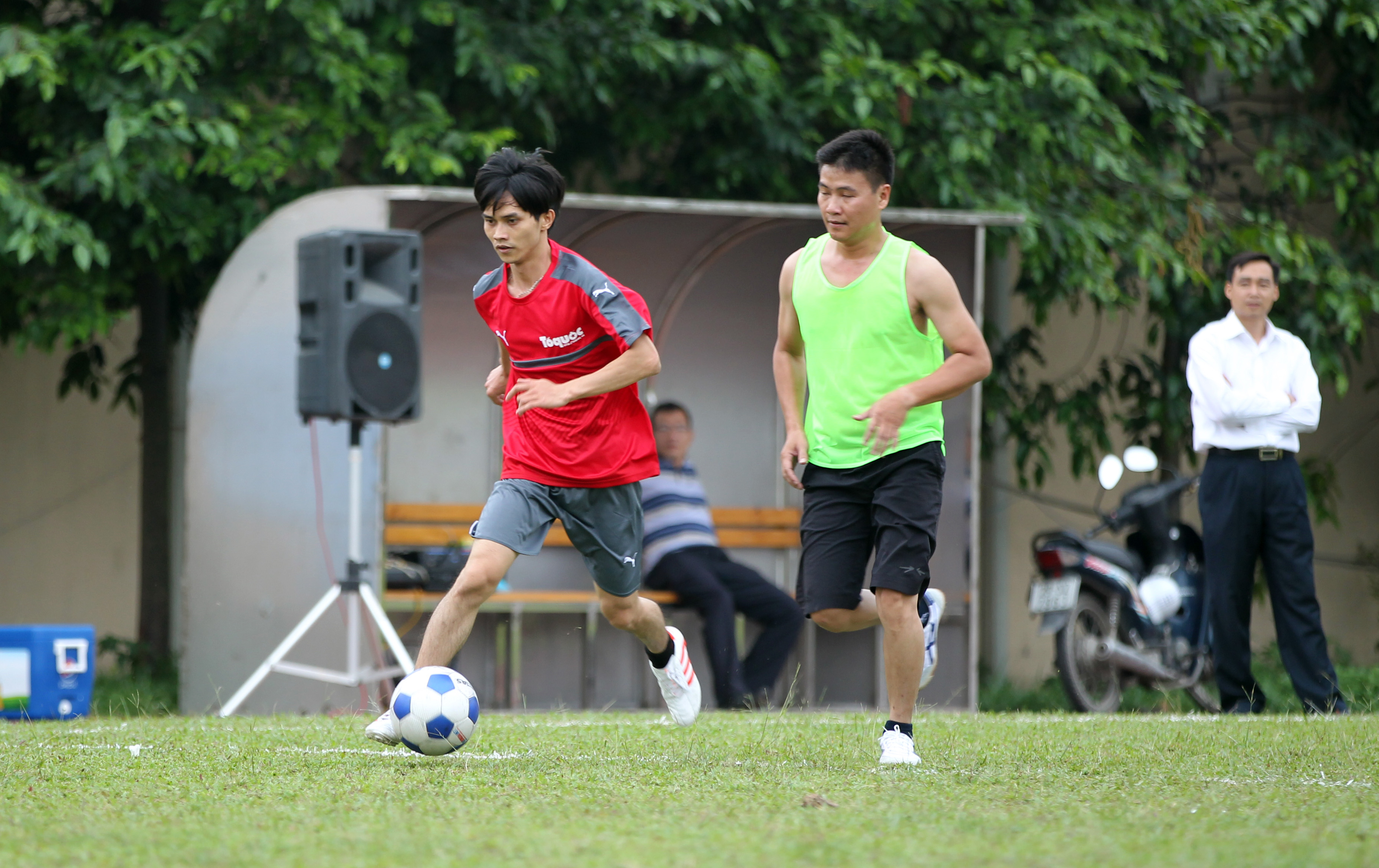 Đoàn Thanh niên Trung tâm CNTT và Khu Liên hợp thể thao Quốc gia giao lưu bóng đá
