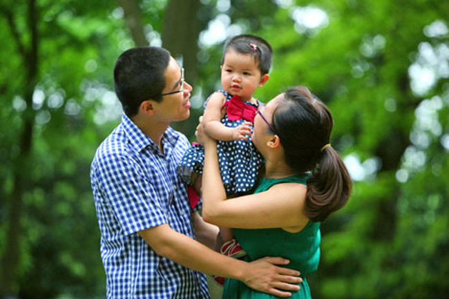 Mô hình gia đình hạt nhân: “Mô hình gia đình hạt nhân là xu hướng gia đình phổ biến hiện nay. Xem bức ảnh này để biết thêm về ưu điểm của mô hình này và cách thực hiện một gia đình hạt nhân hạnh phúc.”