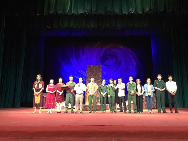 Nhà hát Kịch Việt Nam đưa vở Bão tố Trường Sơn sang Lào, Thái Lan - Ảnh 2.