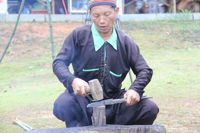 Giới thiệu nghề rèn của người Mông ở Điện Biên - Ảnh 5.