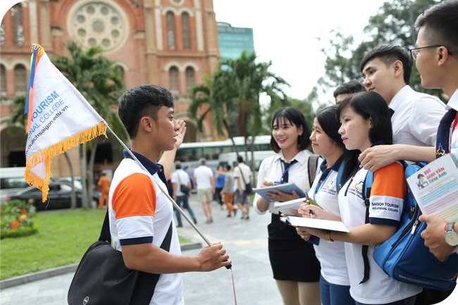 Thành phố Hồ Chí Minh tổ chức các khóa cập nhật kiến thức cho hướng dẫn viên năm 2019 - Ảnh 1.