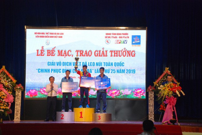 Bình Phước: Tổ chức thành công giải vô địch leo núi toàn quốc Chinh phục đỉnh cao Bà Rá năm 2019 - Ảnh 1.