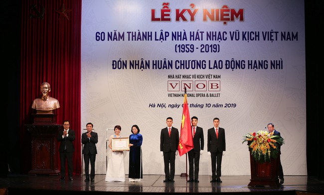 Lễ Kỷ niệm 60 năm Ngày thành lập Nhà hát Nhạc Vũ Kịch Việt Nam (1959-2019) và đón nhận Huân chương Lao động hạng Nhì của Chủ tịch nước - Ảnh 1.