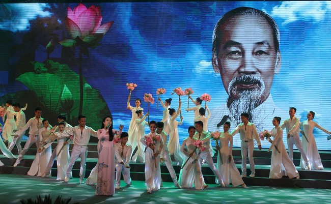 Tây Ninh: Liên hoan tuyên truyền lưu động chủ đề Di chúc của Chủ tịch Hồ Chí Minh - Lời của non sông đất nước - Ảnh 1.