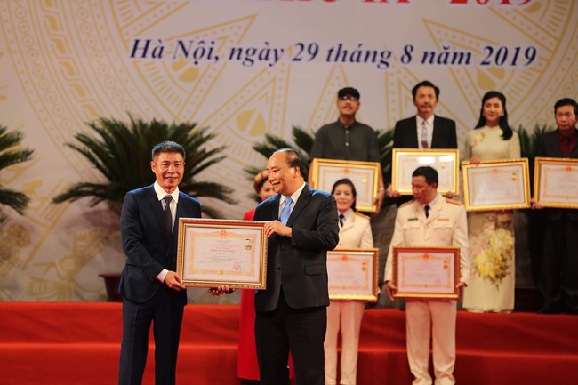 Thủ tướng Nguyễn Xuân Phúc: Các nghệ sỹ thực sự là những ngôi sao chiếu sáng bầu trời nghệ thuật của Việt Nam - Ảnh 5.