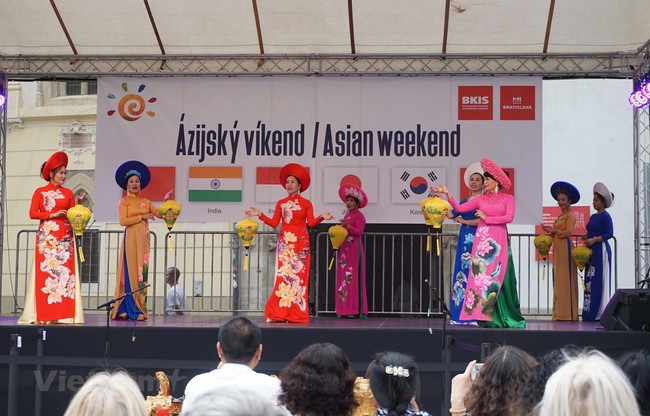 Đặc sắc văn hóa Việt Nam trong lễ hội Asian Weekend 2019 ở Slovakia - Ảnh 1.