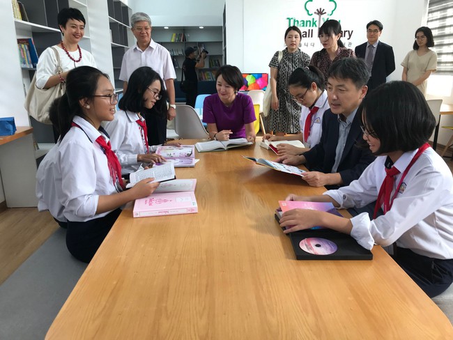 Bộ VHTTDL Hàn Quốc khánh thành 3 thư viện tại Nam Định - Ảnh 1.