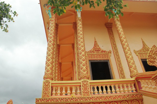 Xiêm Cán: Ngôi chùa Khmer lớn và lộng lẫy nhất ở Nam Bộ - Ảnh 4.