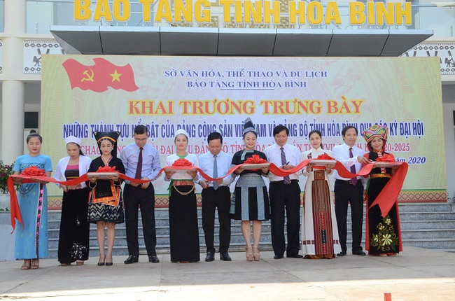 Hòa Bình: Khai trương trưng bày chuyên đề những thành tựu nổi bật của Đảng Cộng sản Việt Nam và Đảng bộ tỉnh qua các thời kỳ - Ảnh 1.