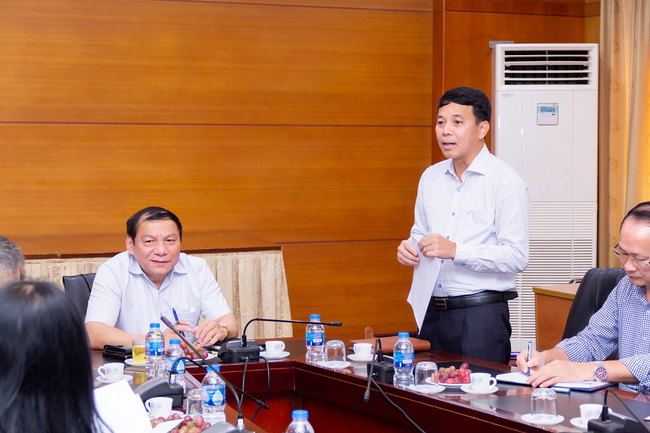 Thứ trưởng Nguyễn Văn Hùng đến thăm và làm việc với trường Cao đẳng Du lịch Hà Nội - Ảnh 2.