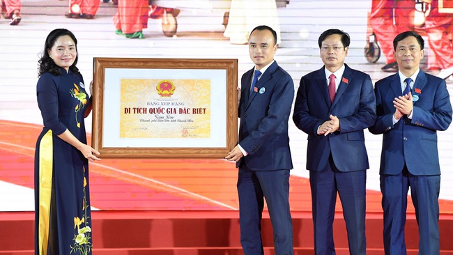 Sầm Sơn đón nhận Bằng xếp hạng Di tích quốc gia đặc biệt - Ảnh 1.
