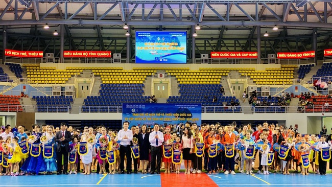 Quảng Ninh: Khai mạc Giải vô địch trẻ, thiếu niên Quốc gia và Cúp khiêu vũ thể thao mở rộng toàn quốc 2020 - Ảnh 2.