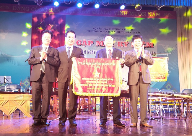 Kỷ niệm 55 năm thành lập trường CĐ Văn hóa Nghệ thuật Việt Bắc - Ảnh 2.