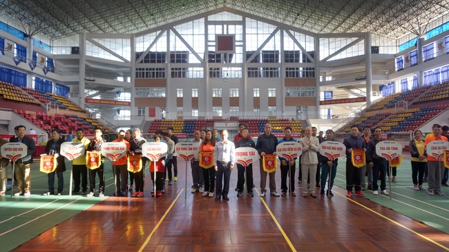 Khai mạc Giải vô địch cầu lông các nhóm tuổi tỉnh Bắc Kạn - Ảnh 1.