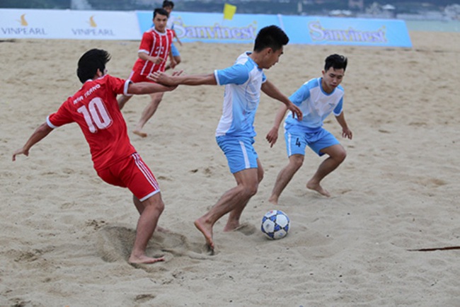 8 đội bóng tranh tài giải Bóng đá bãi biển tỉnh Khánh Hòa - Ảnh 1.