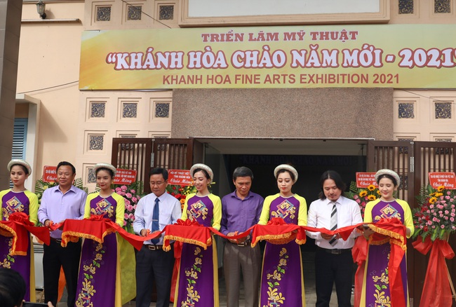 Khai mạc triển lãm mỹ thuật &quot;Khánh Hòa chào năm mới – 2021&quot; - Ảnh 1.