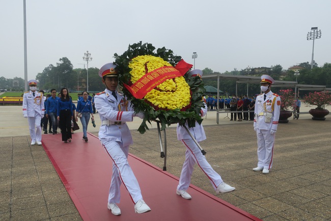 Đoàn thanh niên Bộ VHTTDL sinh hoạt chính trị kỷ niệm 130 năm Ngày sinh Chủ tịch Hồ Chí Minh - Ảnh 1.