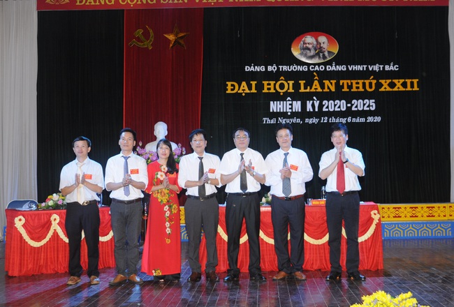 Đại hội Đảng bộ Trường Cao đẳng Văn hóa nghệ thuật Việt Bắc nhiệm kỳ 2020 - 2025 diễn ra thành công tốt đẹp - Ảnh 2.
