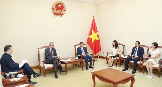 Bộ trưởng Nguyễn Ngọc Thiện tiếp Đại sứ Cộng hòa Pháp tại Việt Nam - Ảnh 1.