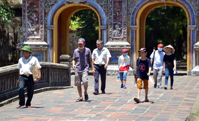 Khoảng 70 ngàn lượt khách đến Huế trong tháng 8 - Ảnh 1.