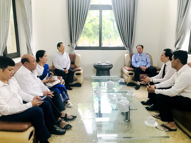 Đại sứ Campuchia tại Việt Nam thăm Làng Văn hóa-Du lịch các dân tộc Việt Nam - Ảnh 2.
