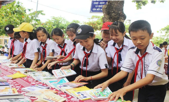 Phú Yên: &quot;Chuyến xe tri thức&quot; khơi niềm đam mê đọc sách - Ảnh 1.