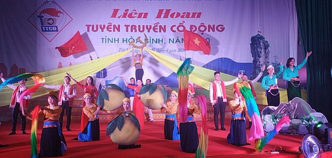 Khai mạc Liên hoan Tuyên truyền cổ động tỉnh Hòa Bình năm 2020 - Ảnh 1.