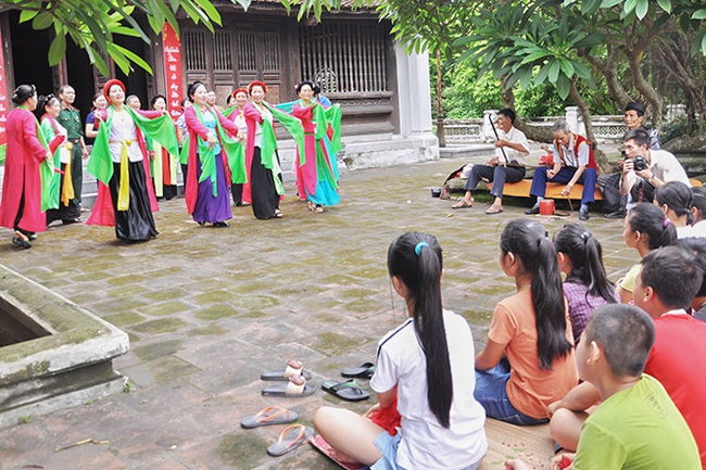 Quảng Ninh: Nâng chất lượng danh hiệu văn hóa của các gia đình, khu dân cư - Ảnh 2.