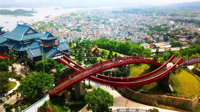 Quảng Ninh đón hơn 140 nghìn lượt du khách những ngày đầu năm - Ảnh 2.