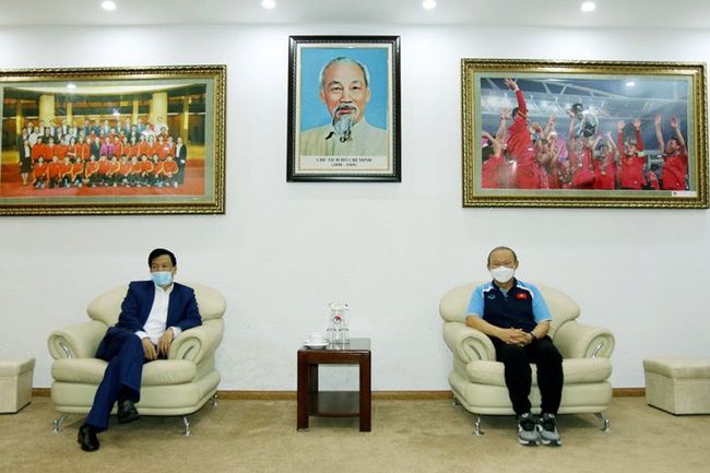 Bộ trưởng Bộ VHTTDL Nguyễn Ngọc Thiện thăm và chúc Tết Liên đoàn bóng đá Việt Nam - Ảnh 1.