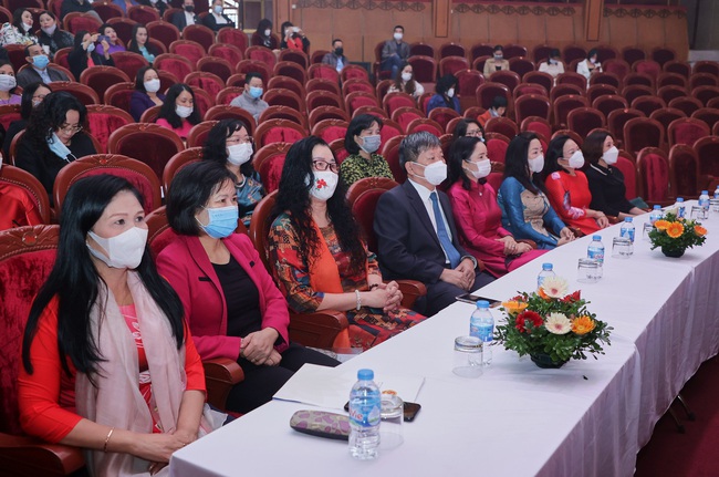 Bộ VHTTDL tổ chức gặp mặt kỷ niệm 91 năm ngày thành lập Hội Liên hiệp phụ nữ Việt Nam - Ảnh 1.