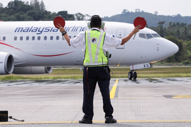 Malaysia và Singapore xem xét mở đường bay cho du khách đã tiêm chủng - Ảnh 1.