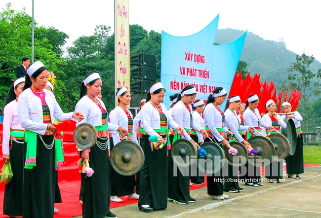 Ninh Bình: Quan tâm xây dựng văn hóa, con người đáp ứng yêu cầu hội nhập và phát triển bền vững - Ảnh 1.