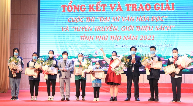 Vinh danh, trao giải “Đại sứ Văn hóa đọc” và “Tuyên truyền, giới thiệu sách” tỉnh Phú Thọ năm 2021 - Ảnh 2.