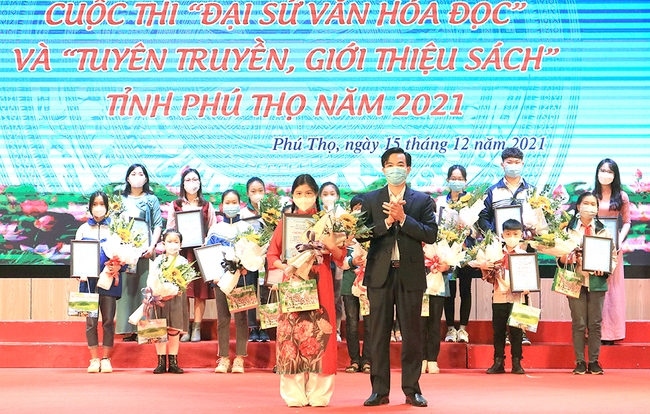 Vinh danh, trao giải “Đại sứ Văn hóa đọc” và “Tuyên truyền, giới thiệu sách” tỉnh Phú Thọ năm 2021 - Ảnh 3.