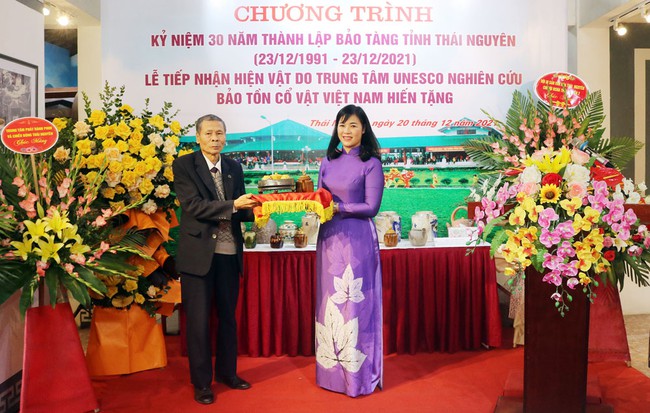 Bảo tàng tỉnh Thái Nguyên: Kỷ niệm 30 năm Ngày thành lập và tiếp nhận hiện vật hiến tặng - Ảnh 1.