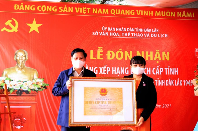 Di tích lịch sử &quot;Trụ sở Ủy ban khởi nghĩa tỉnh Đắk Lắk 1945&quot; đón nhận Bằng xếp hạng Di tích cấp tỉnh - Ảnh 1.