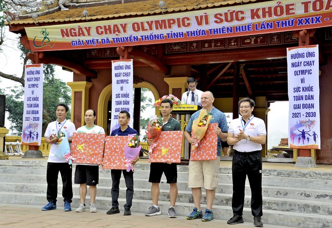 Ngày chạy Olympic vì sức khỏe toàn dân và Giải việt dã truyền thống tỉnh Thừa Thiên Huế lần thứ 29, năm 2021 - Ảnh 1.