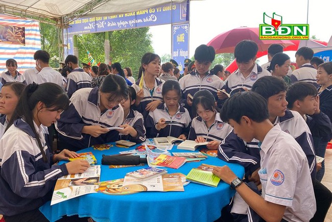 Tưng bừng Ngày hội sách và văn hóa đọc Việt Nam lần thứ VIII năm 2021 tại Đắk Nông - Ảnh 1.