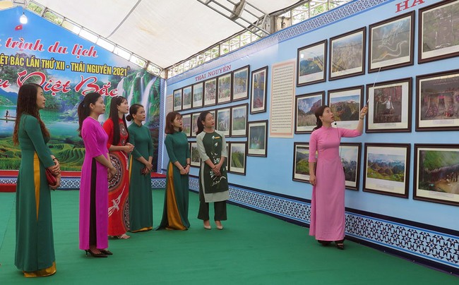 Triển lãm ảnh “Du lịch văn hóa, lịch sử và sinh thái vùng Việt Bắc” - Ảnh 1.