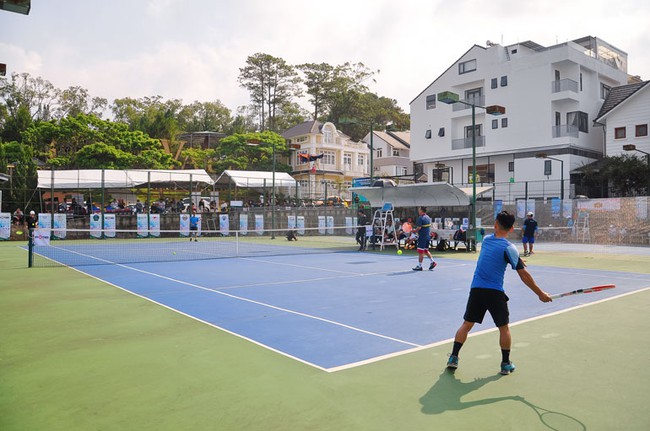Gần 800 tay vợt tranh tài tại Giải vô địch Quần vợt Doanh nhân trẻ Lâm Đồng - Ảnh 1.